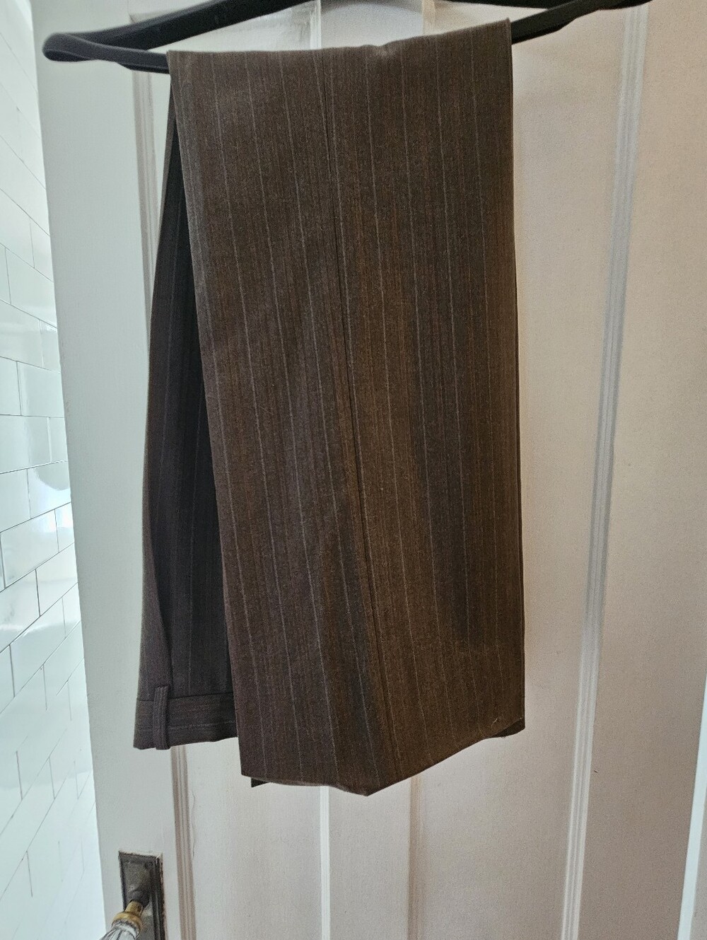 100% Wool Van Horn's Brown Pinstripe Men's Suit- Classic Tailored Style - Picture 4 of 5